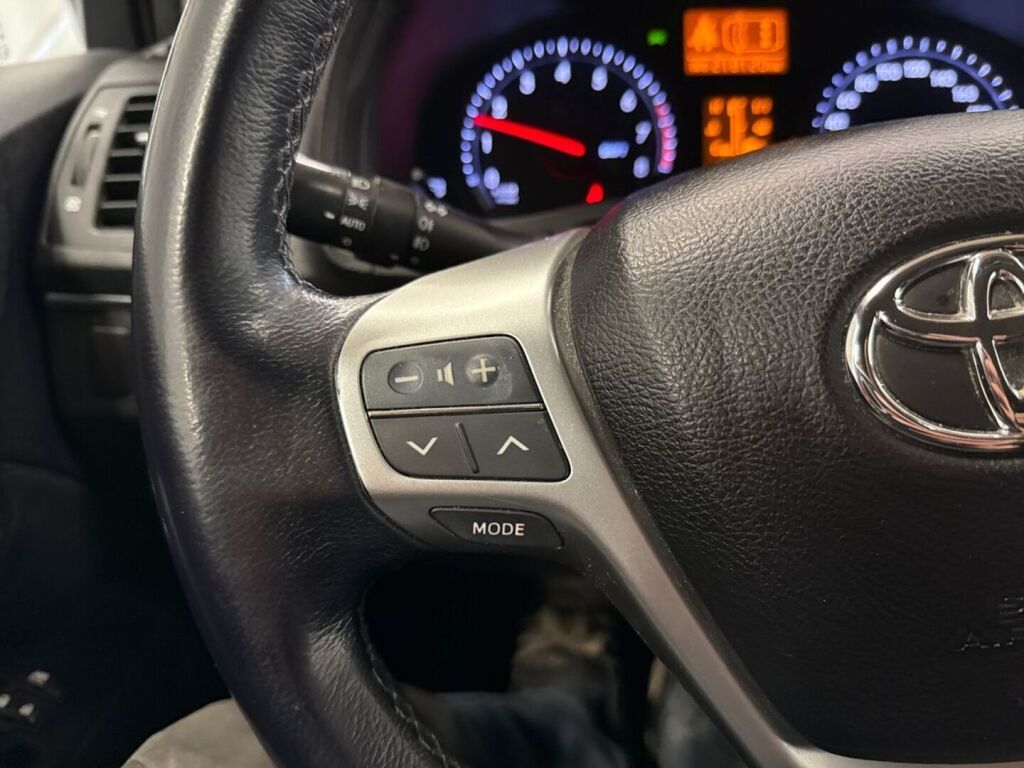Toyota Avensis 2014 Harmaa