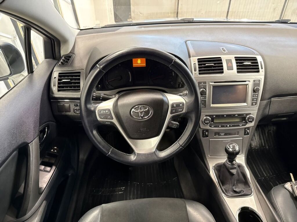 Toyota Avensis 2014 Harmaa