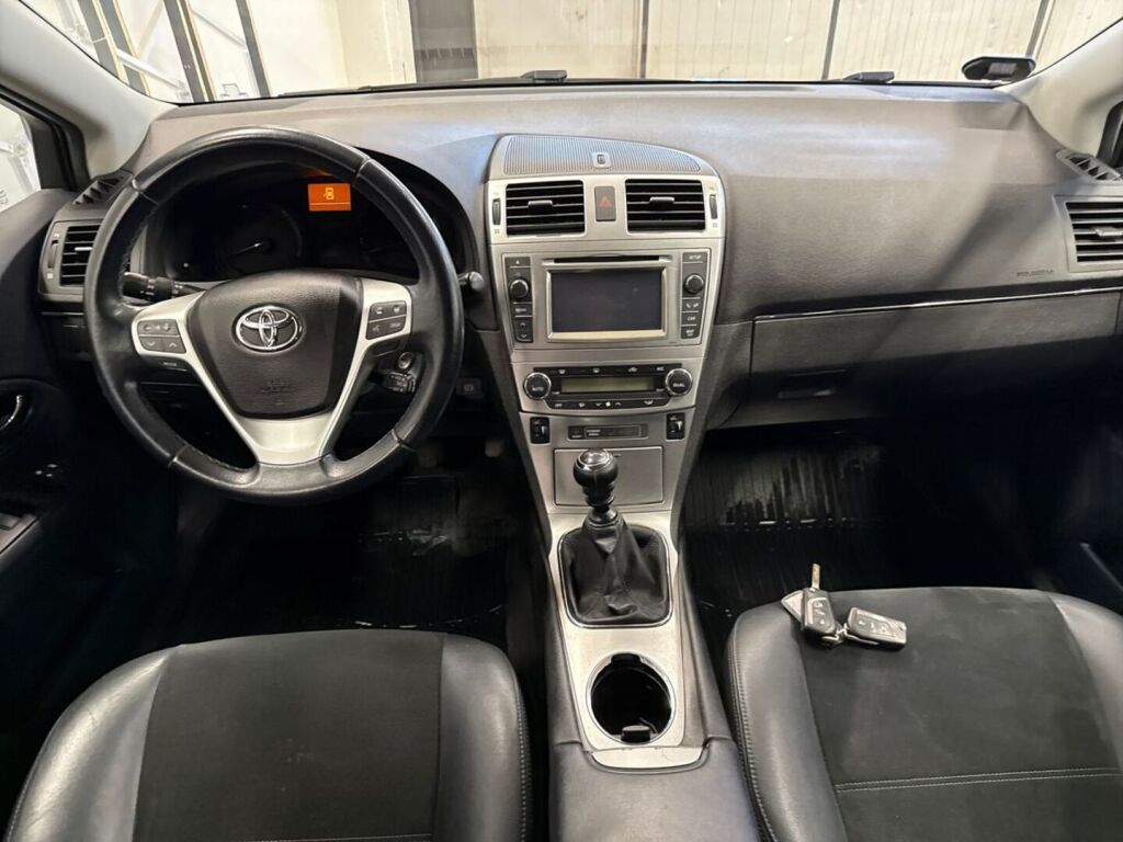Toyota Avensis 2014 Harmaa