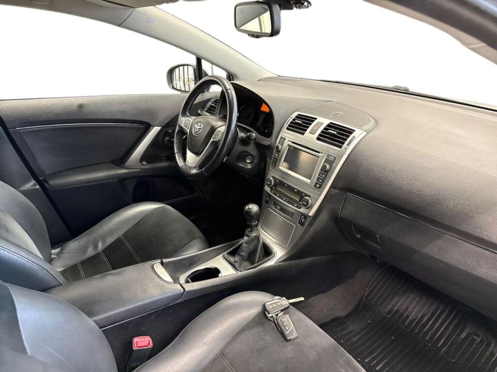Toyota Avensis 2014 Harmaa