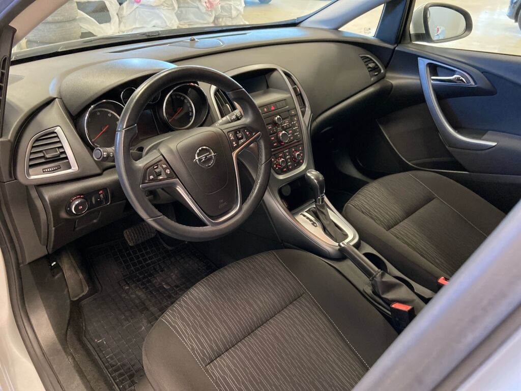 Opel Astra 2013 Hopea