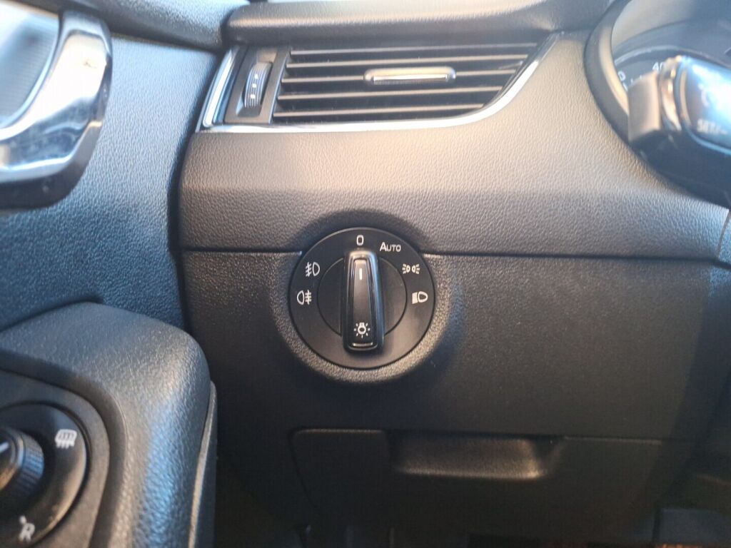 Skoda Octavia 2013 Ruskea (beige)