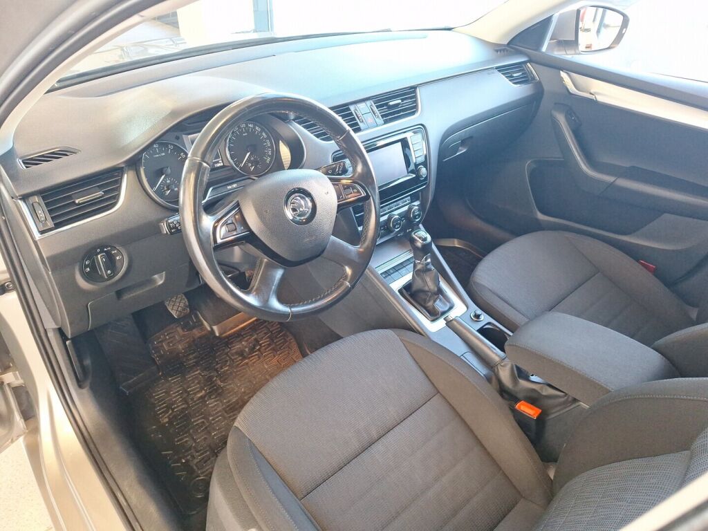 Skoda Octavia 2013 Ruskea (beige)