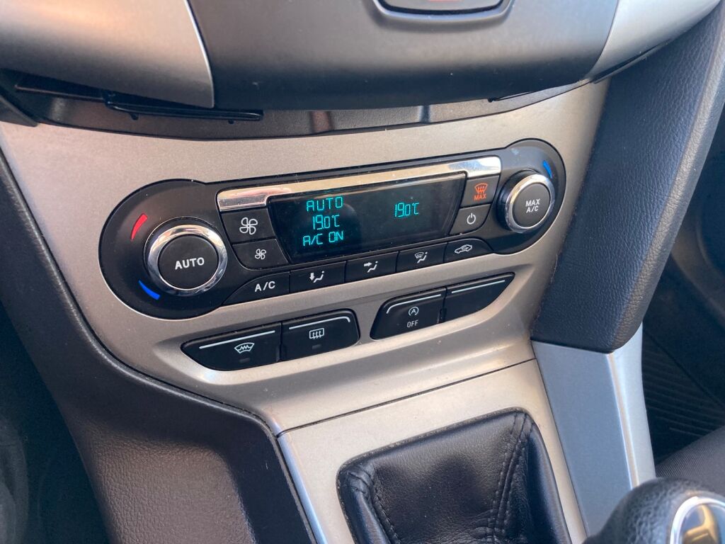 Ford Focus 2014 Metallinhohto Sininen