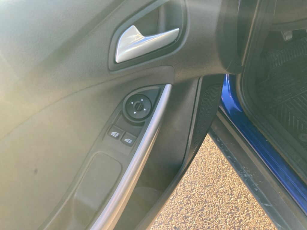 Ford Focus 2014 Metallinhohto Sininen