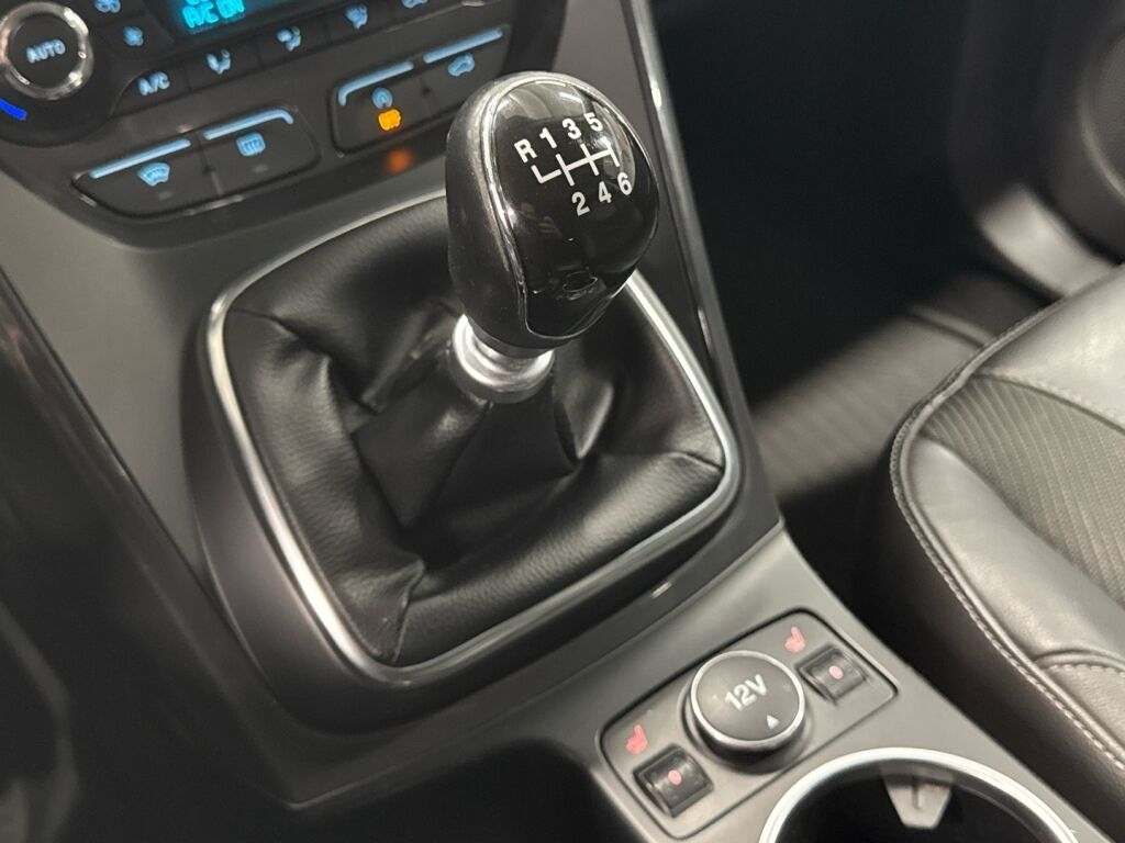 Ford Kuga 2013 Musta