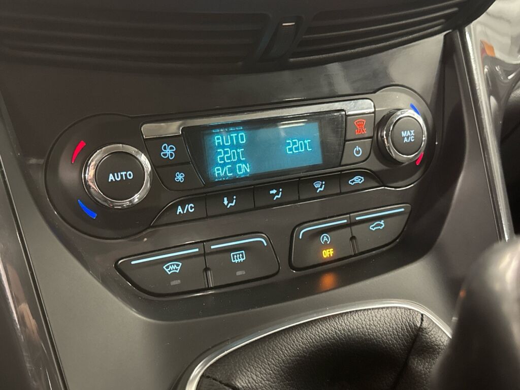 Ford Kuga 2013 Musta