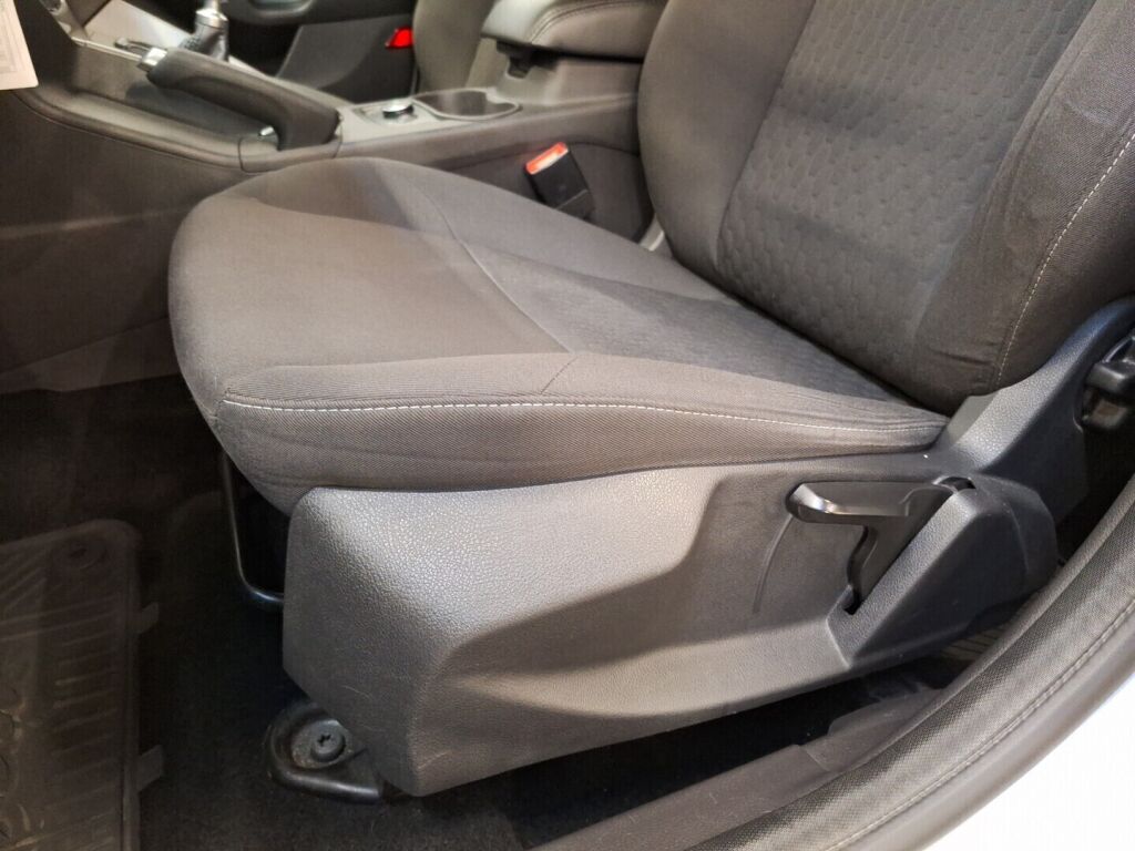 Ford Focus 2014 Harmaa