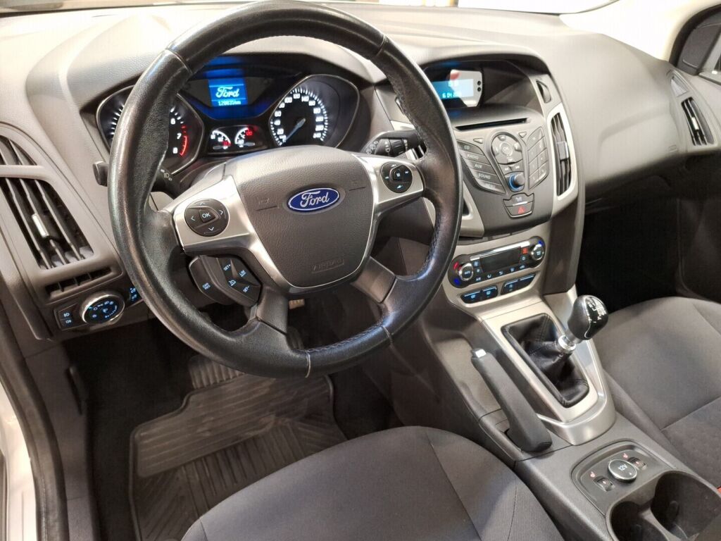 Ford Focus 2014 Harmaa