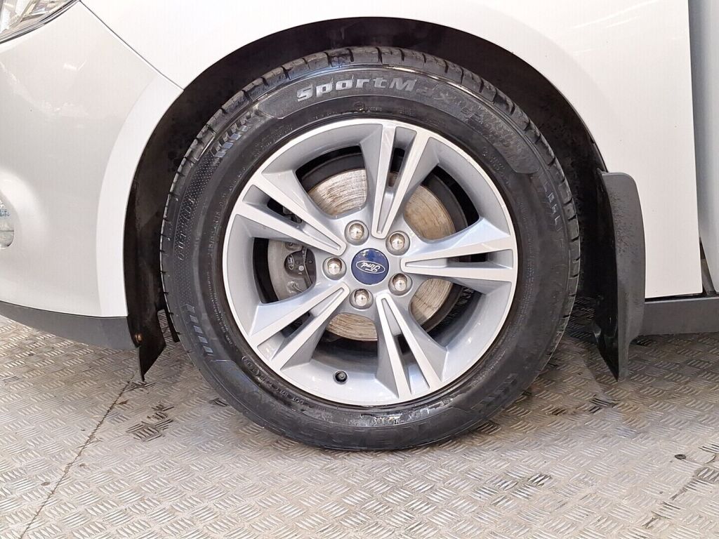 Ford Focus 2014 Harmaa