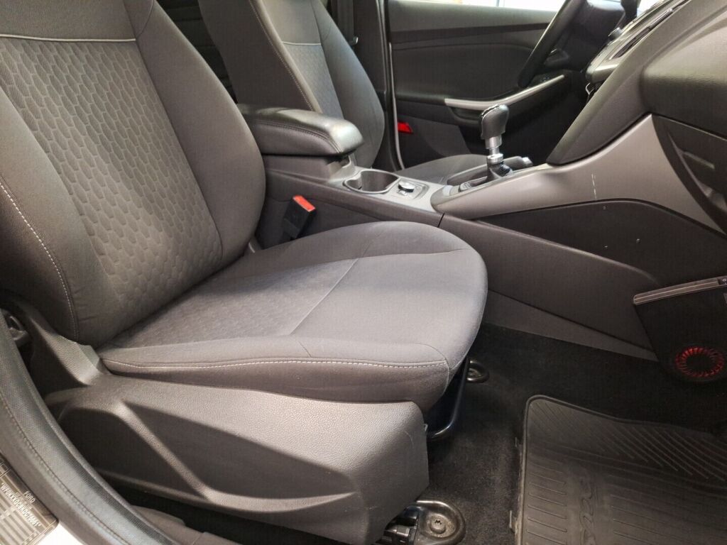 Ford Focus 2014 Harmaa