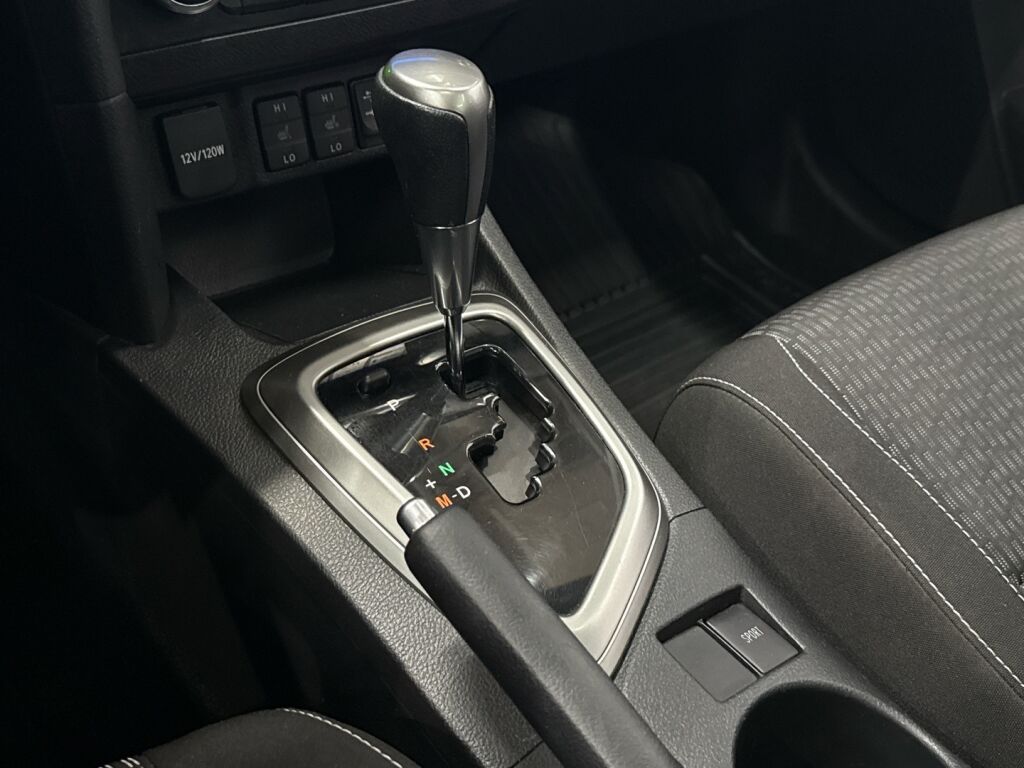 Toyota Auris 2014 Musta