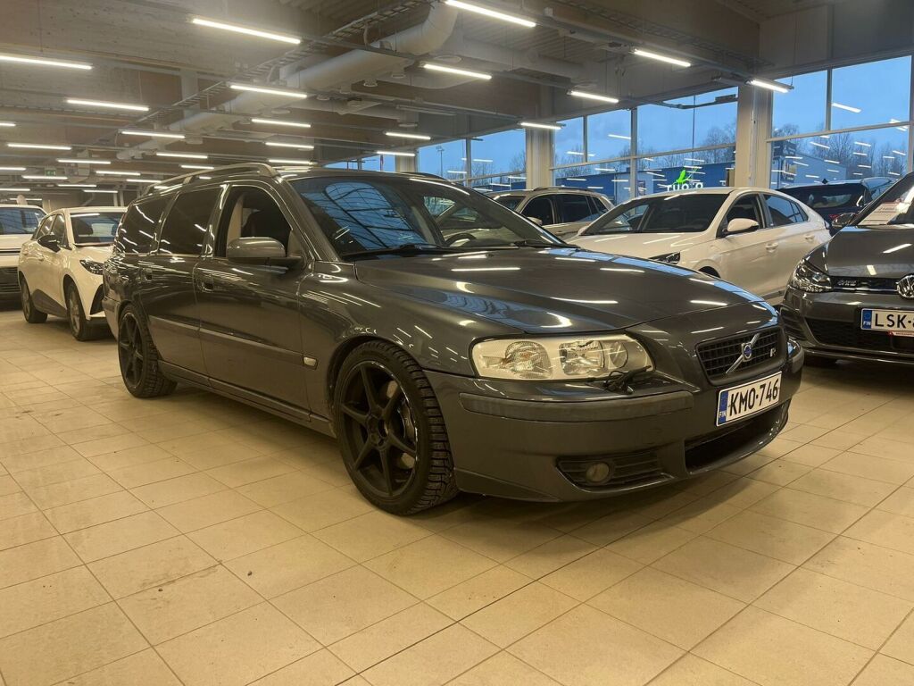 Volvo V70 2004 Harmaa