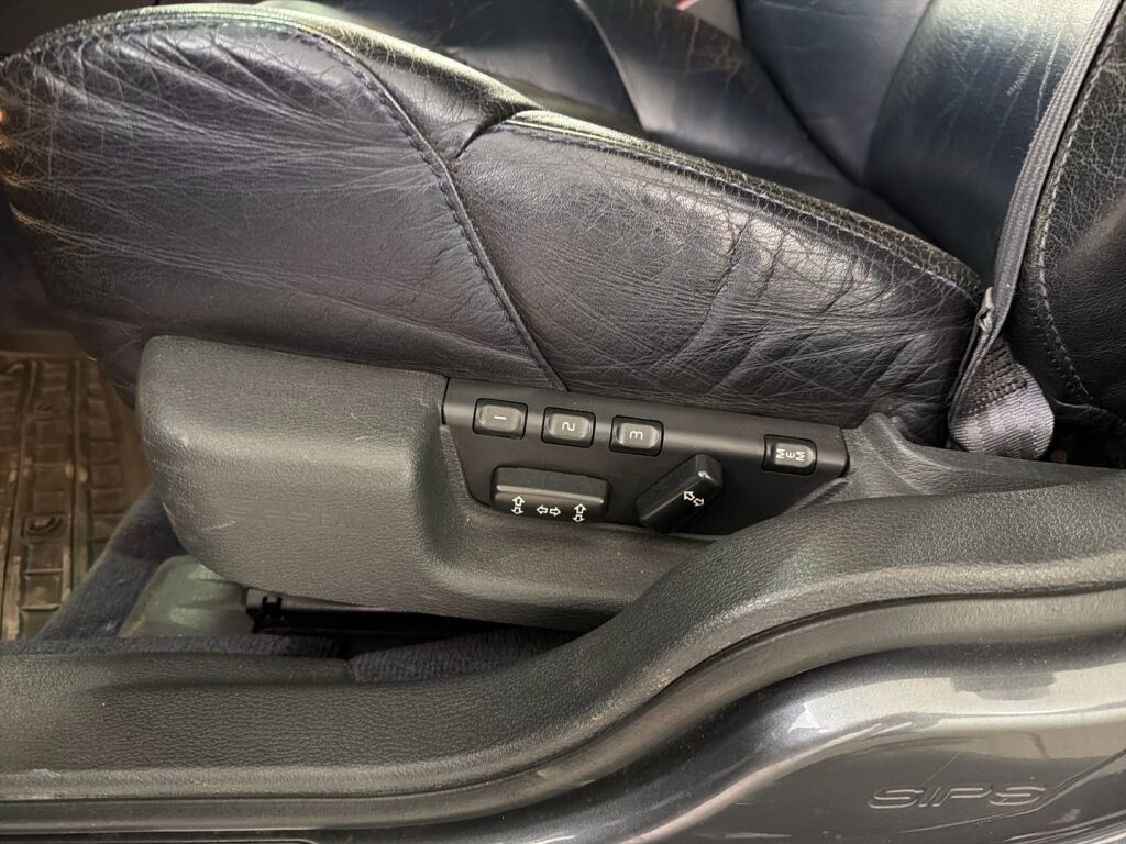 Volvo V70 2004 Harmaa