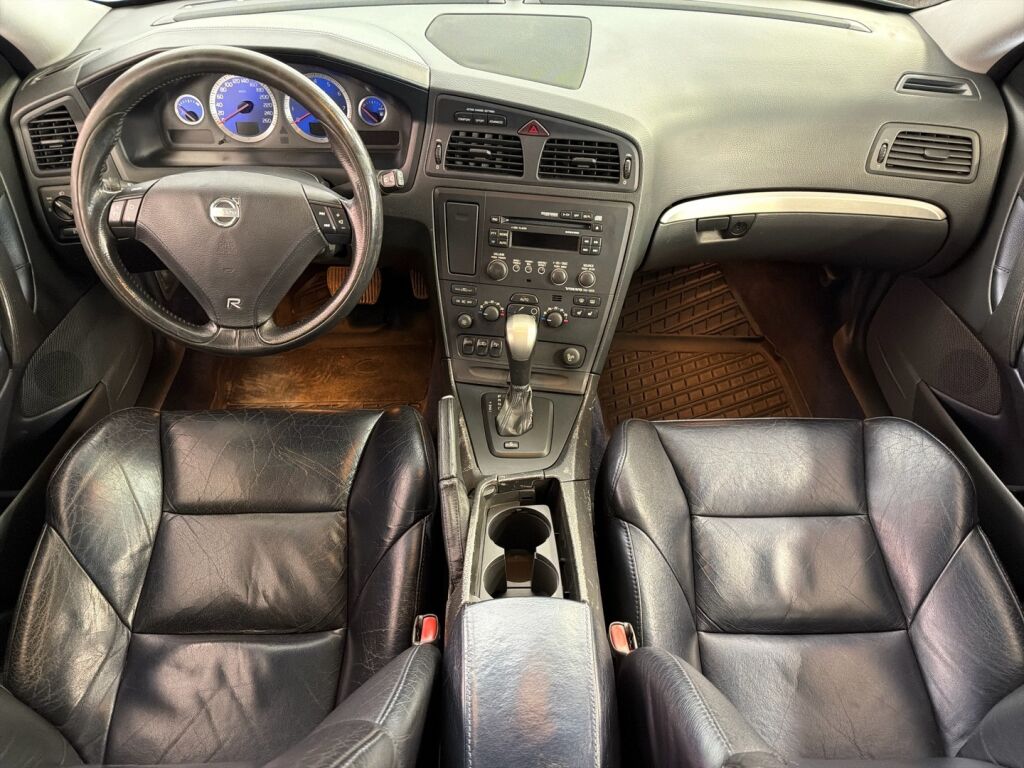 Volvo V70 2004 Harmaa