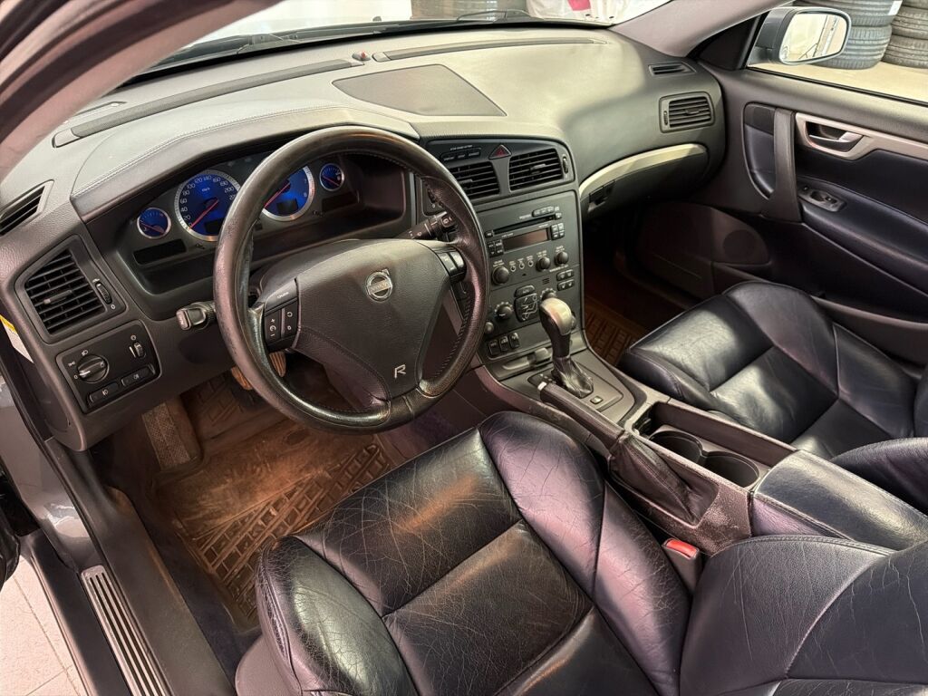 Volvo V70 2004 Harmaa
