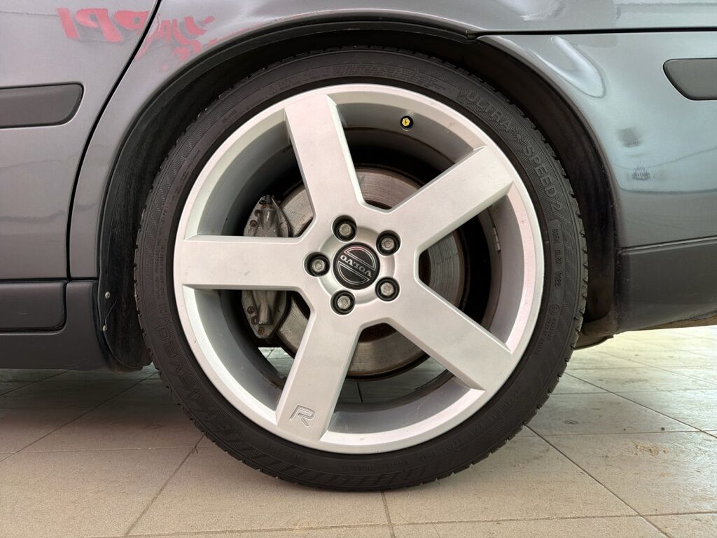 Volvo V70 2004 Harmaa