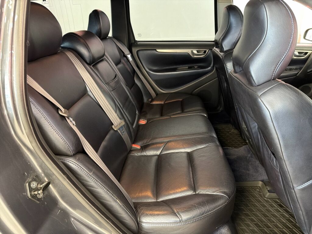 Volvo V70 2004 Harmaa
