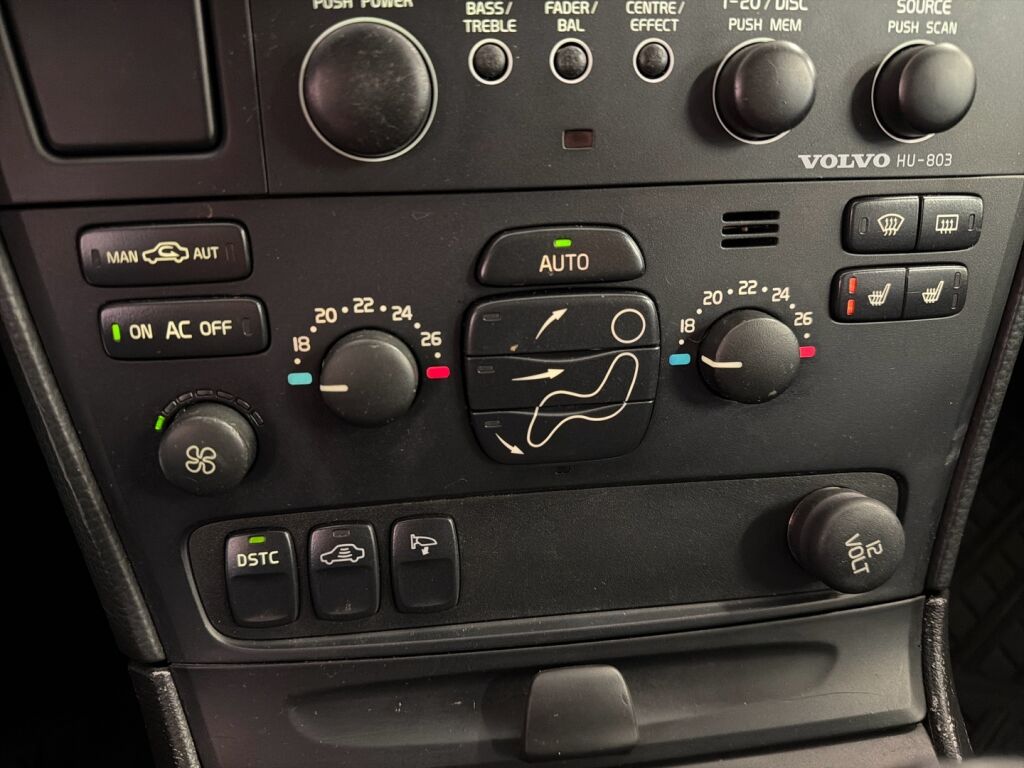 Volvo V70 2004 Harmaa