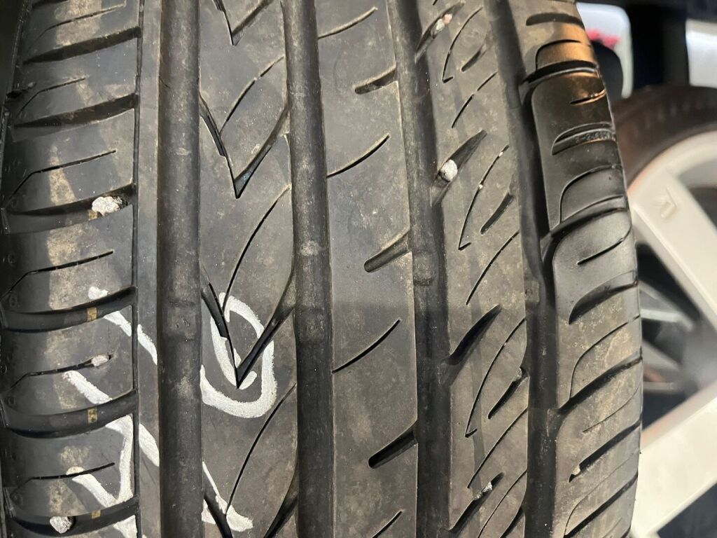 Volvo V70 2004 Harmaa