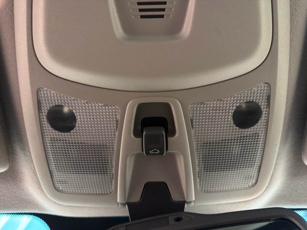 Volvo V70 2004 Harmaa