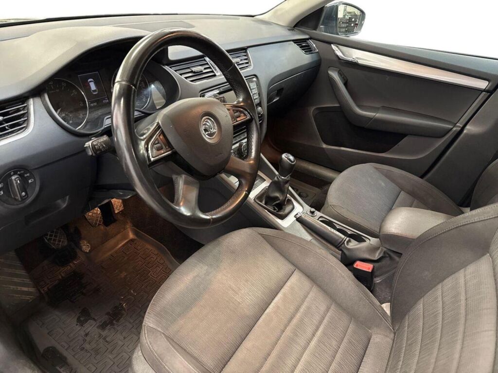 Skoda Octavia 2014 Hopea