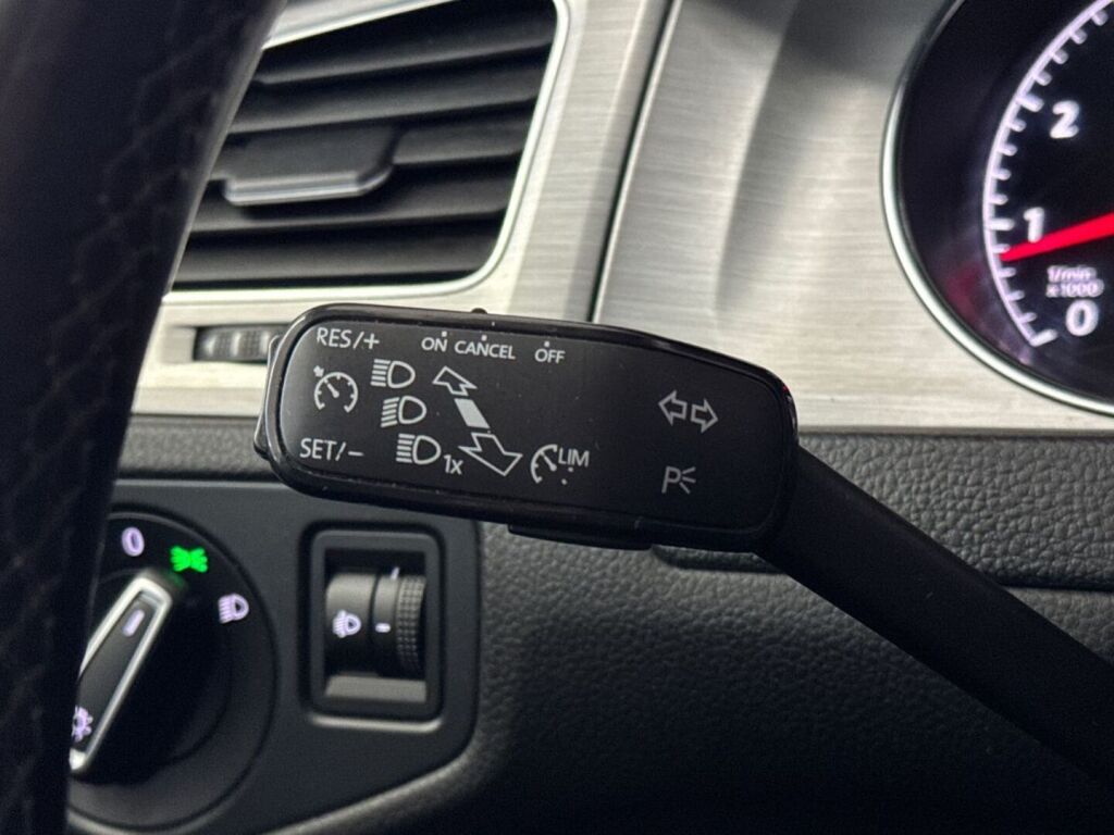 Volkswagen Golf 2014 Musta