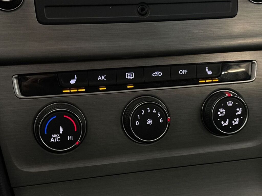 Volkswagen Golf 2014 Musta