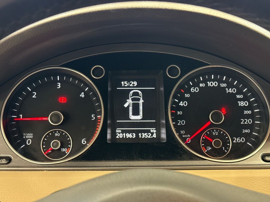 Volkswagen Passat 2014 Ruskea (beige)