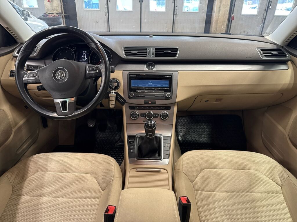 Volkswagen Passat 2014 Ruskea (beige)