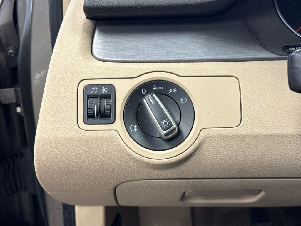 Volkswagen Passat 2014 Ruskea (beige)