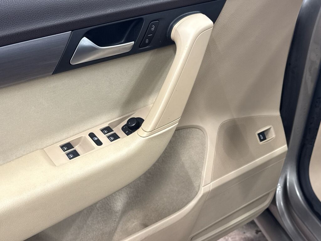 Volkswagen Passat 2014 Ruskea (beige)