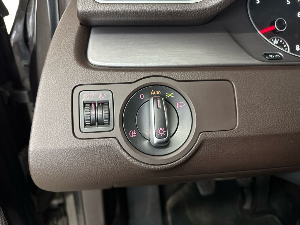 Volkswagen Passat 2014 Ruskea (beige)