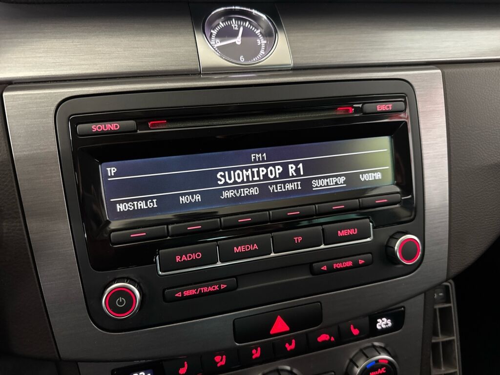 Volkswagen Passat 2014 Ruskea (beige)