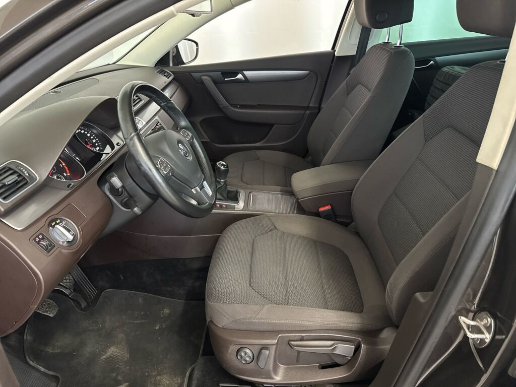 Volkswagen Passat 2014 Ruskea (beige)
