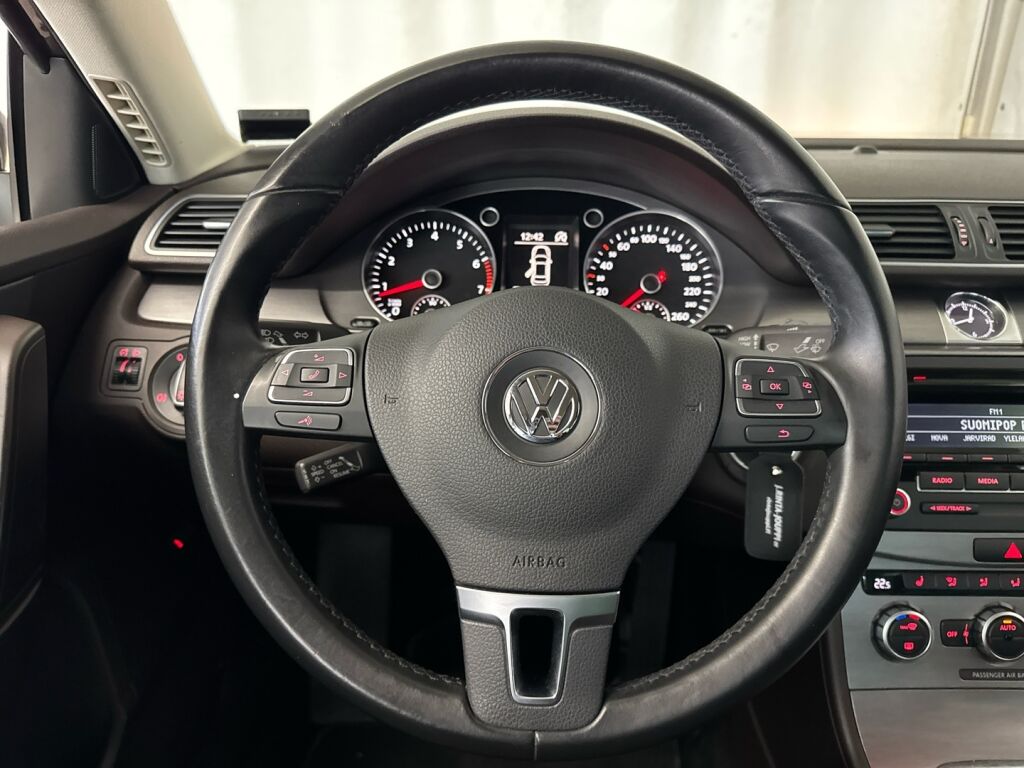 Volkswagen Passat 2014 Ruskea (beige)