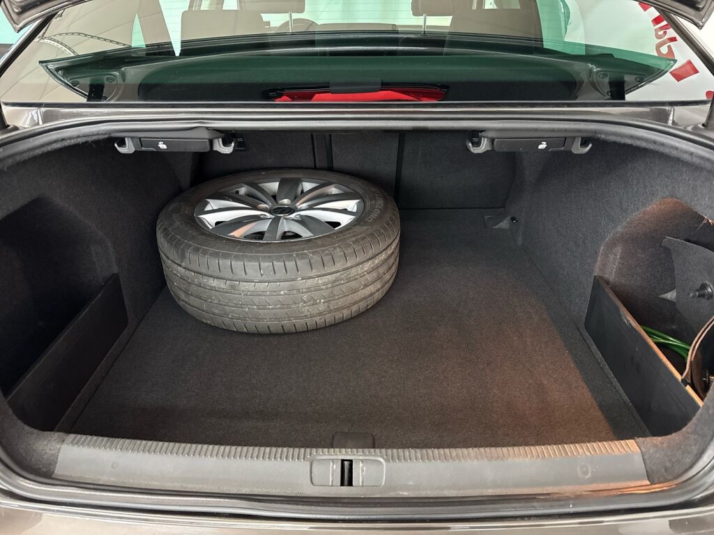 Volkswagen Passat 2014 Ruskea (beige)