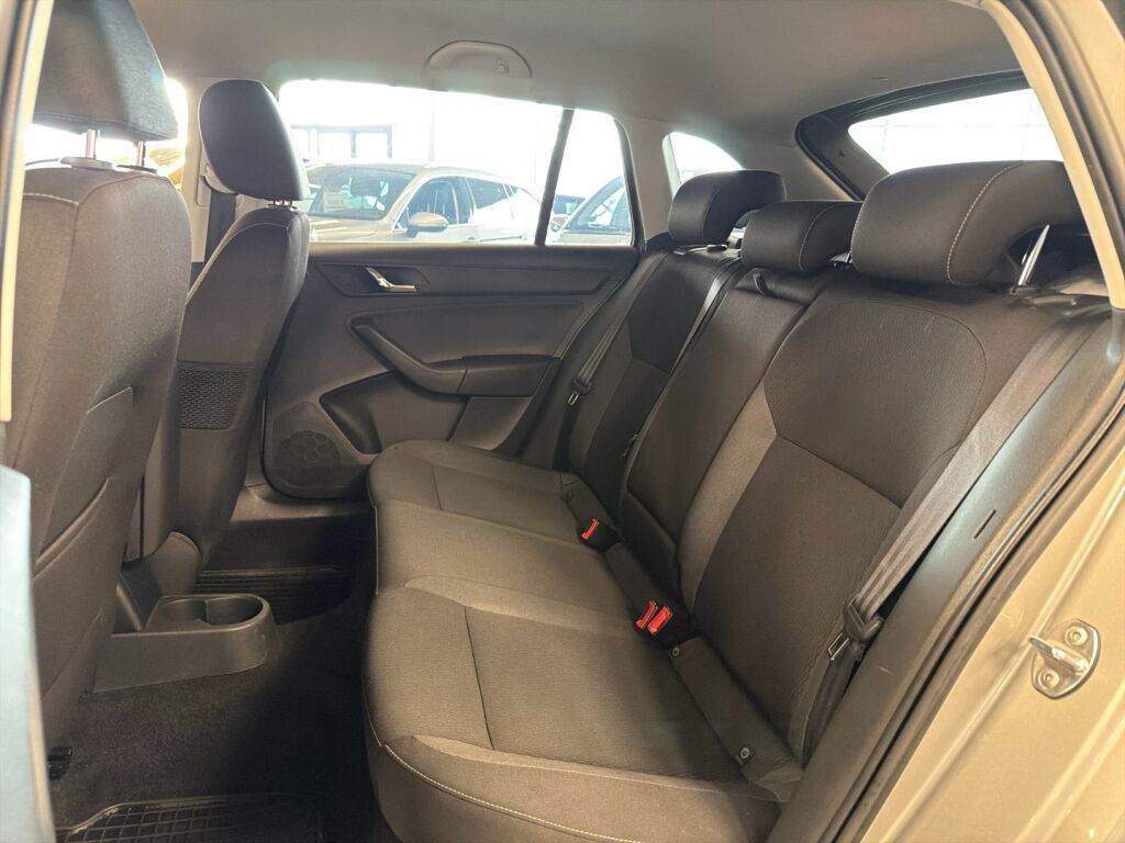 Skoda Rapid 2014 Ruskea (beige)