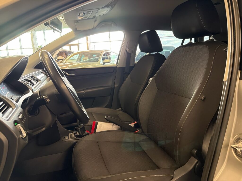 Skoda Rapid 2014 Ruskea (beige)