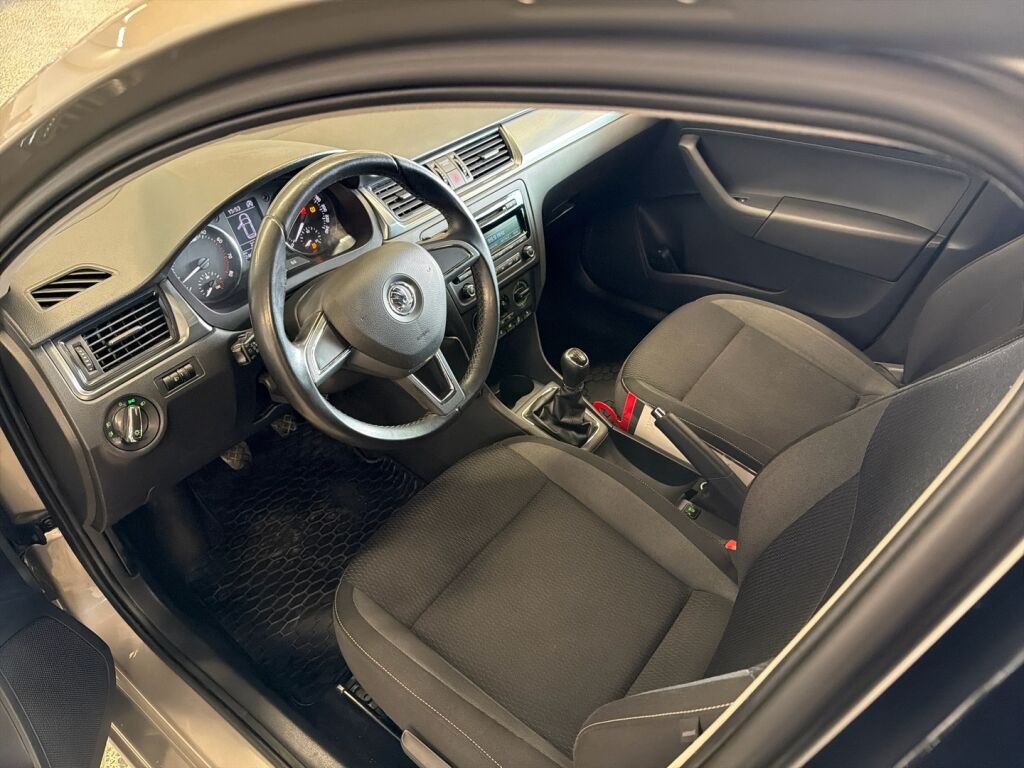 Skoda Rapid 2014 Ruskea (beige)