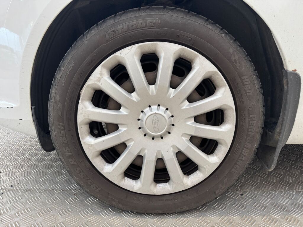 Ford Fiesta 2014 Valkoinen