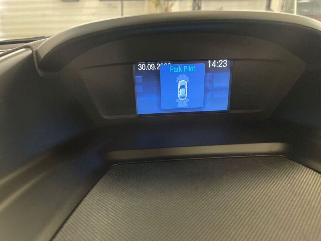 Ford Kuga 2014 Harmaa