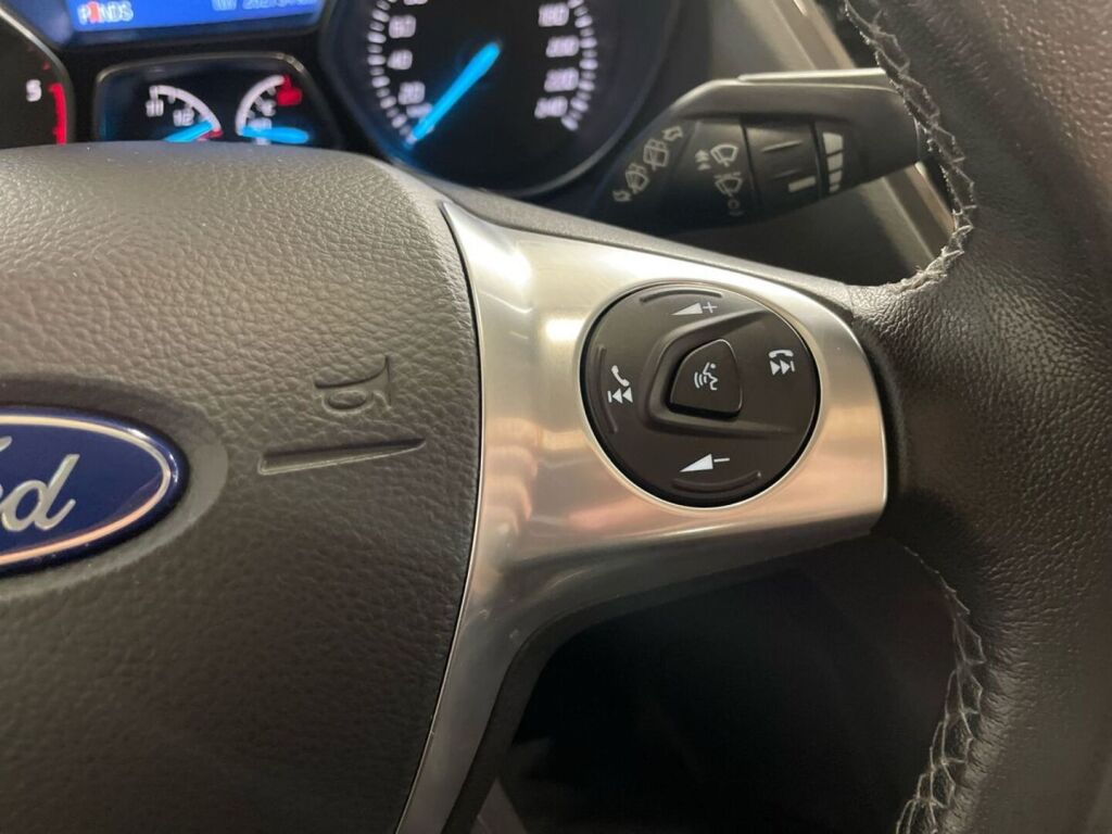 Ford Kuga 2014 Harmaa