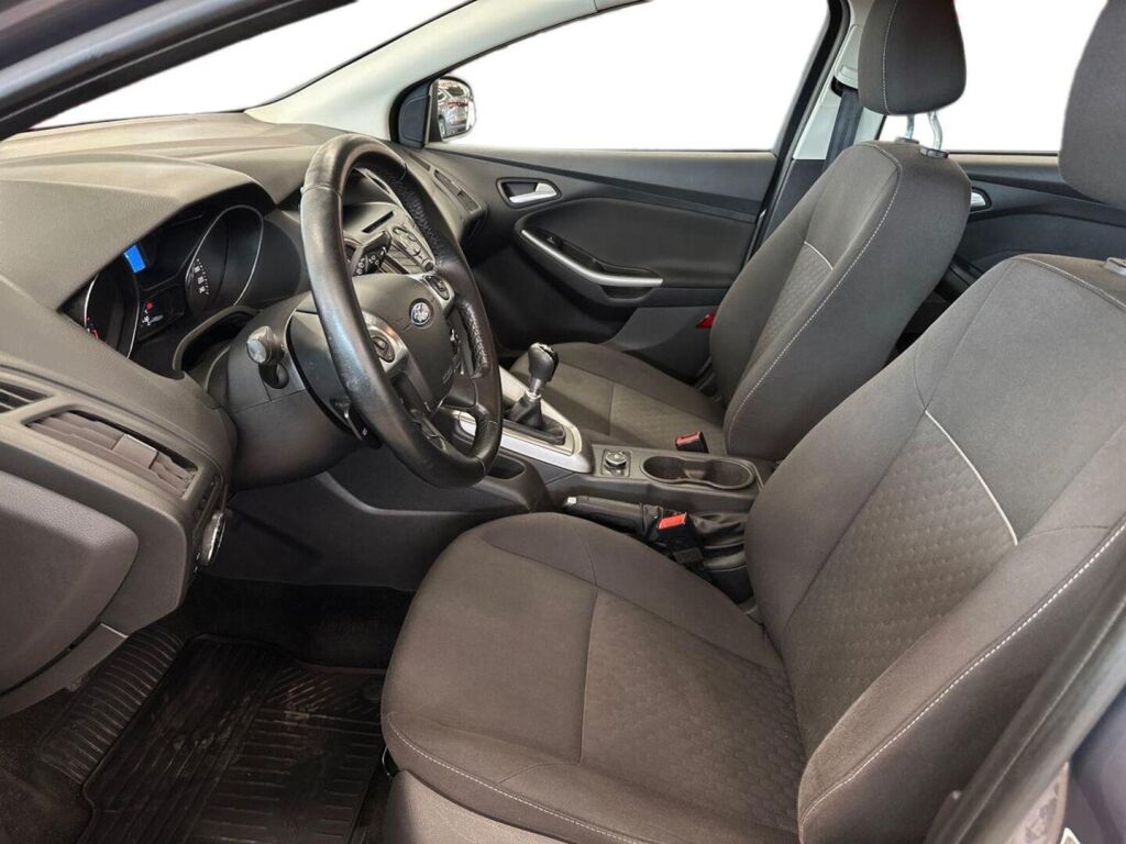 Ford Focus 2014 Ruskea (beige)