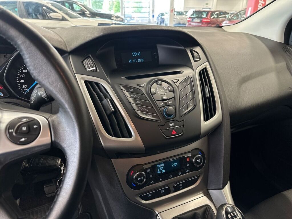 Ford Focus 2014 Ruskea (beige)