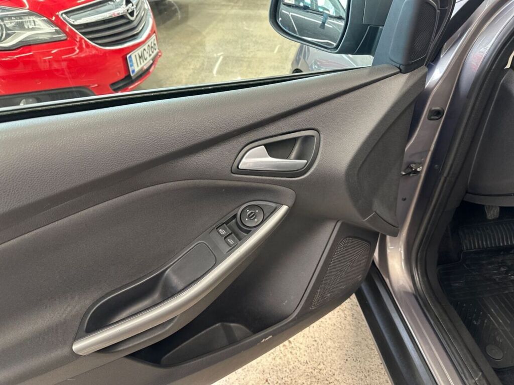 Ford Focus 2014 Ruskea (beige)