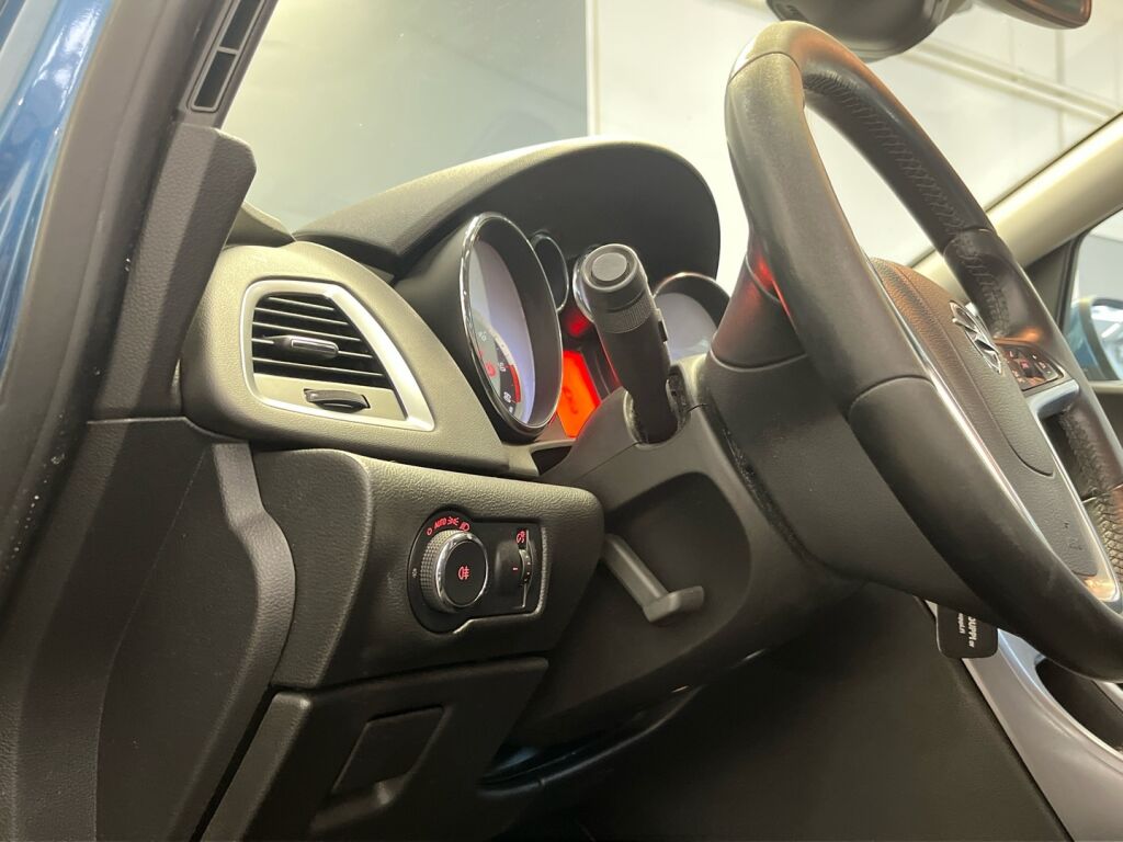 Opel Astra 2014 Sininen