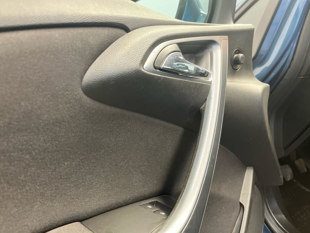 Opel Astra 2014 Sininen