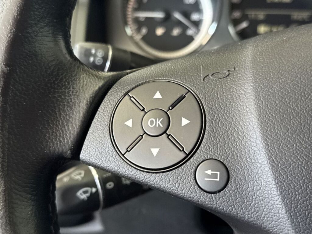 Mercedes-Benz C 2010 Musta