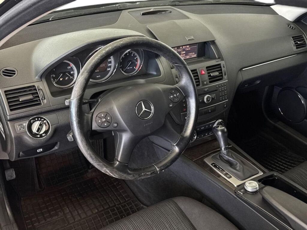 Mercedes-Benz C 2010 Musta